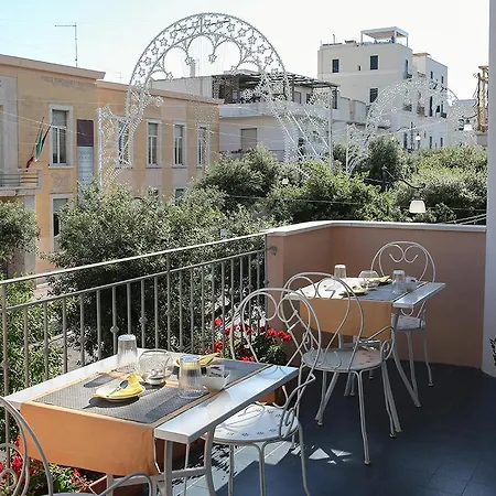 Al Corso فندق مبيت وإفطار غالّيبولي
